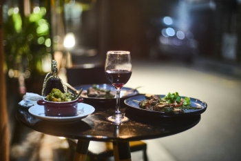 a romantic dinner in a Kensington restaurant